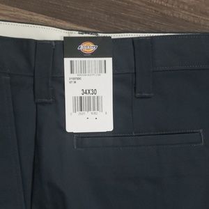 ⚒ Dickie Cargo Pants great for styling at work ⚒